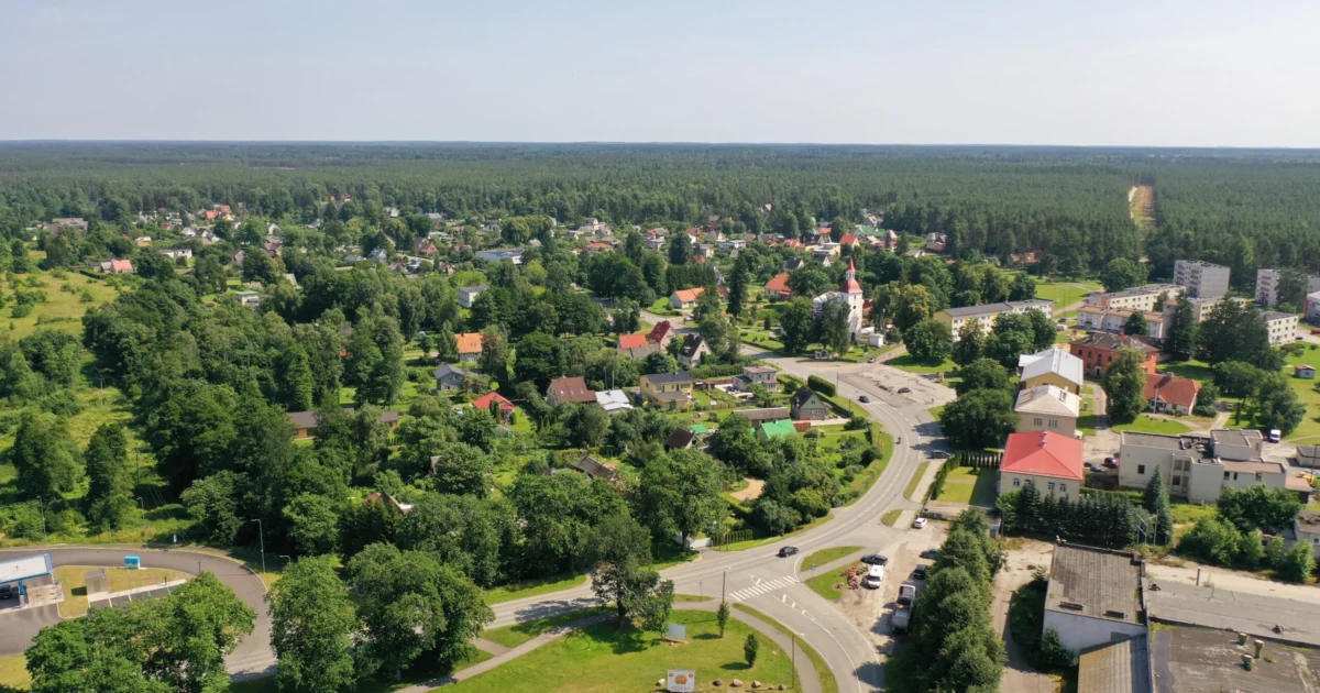 Laupäeval, 8. augustil 2026 on Kuusalu Lauritsa palliplats ja kiriku ümbrus täis laata, muusikat, teatrit ning kogukondlikke kohtumisi. Lauritsapäeva põhiprogra