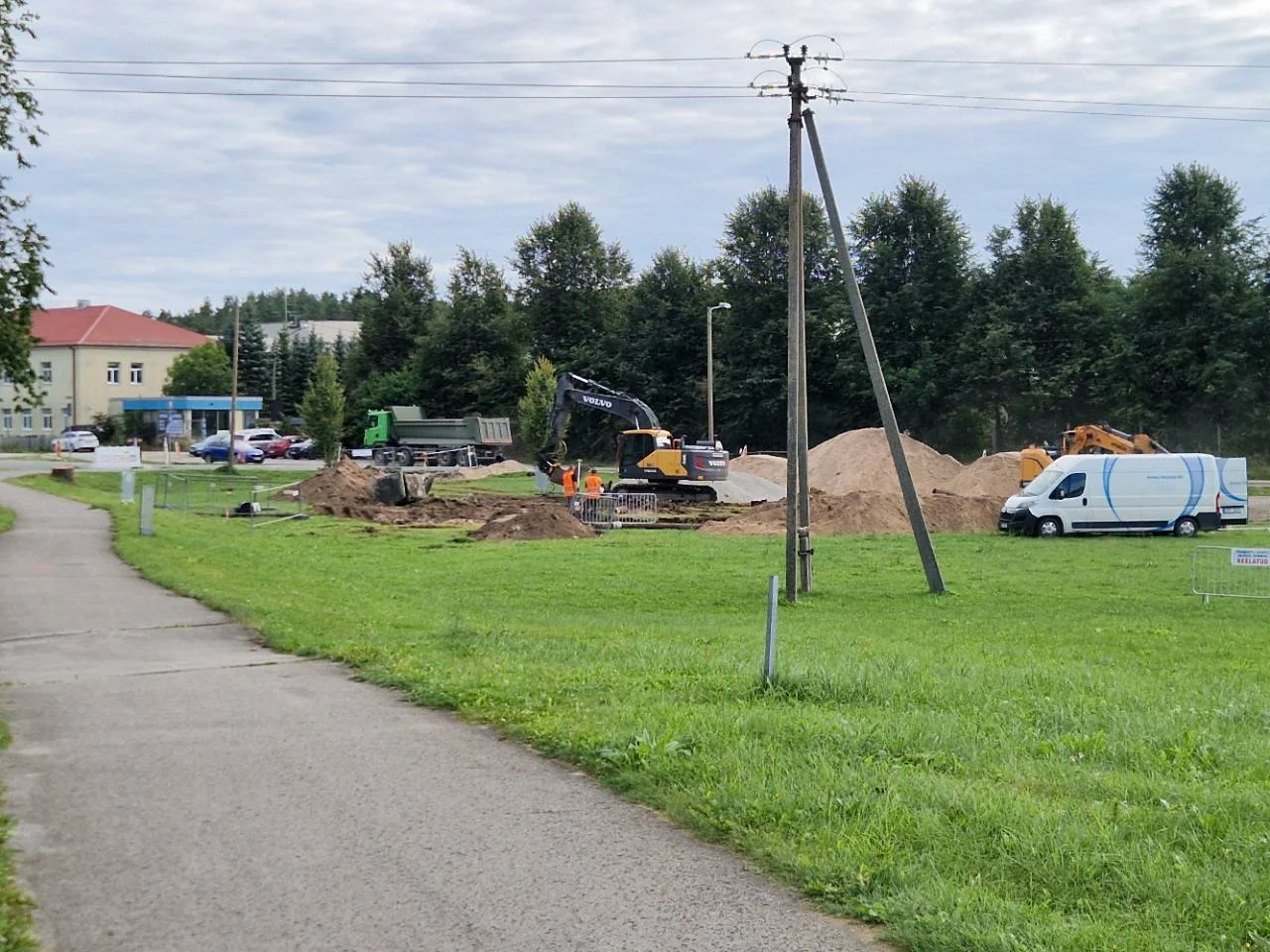 Kuusalu bussipeatuse ja pargi-sõida parkla ehitustööd 2026. aasta augustis